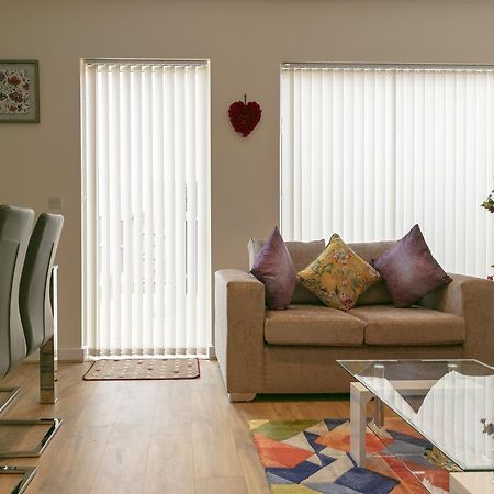 Modern & Exquisite Trumpington Townhouse With Parking & 5 Mins To Papworth Hospital CBG Eksteriør billede
