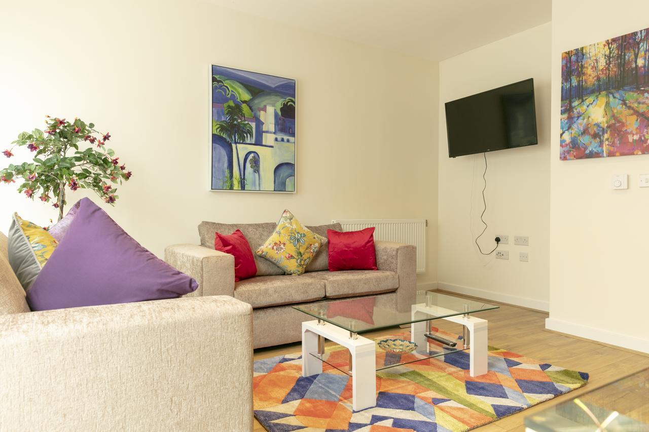 Modern & Exquisite Trumpington Townhouse With Parking & 5 Mins To Papworth Hospital CBG Eksteriør billede