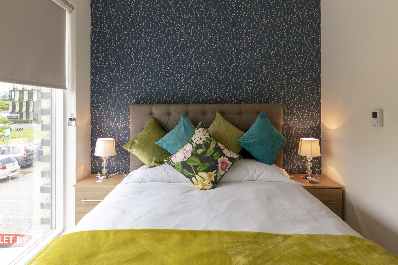 Modern & Exquisite Trumpington Townhouse With Parking & 5 Mins To Papworth Hospital CBG Eksteriør billede