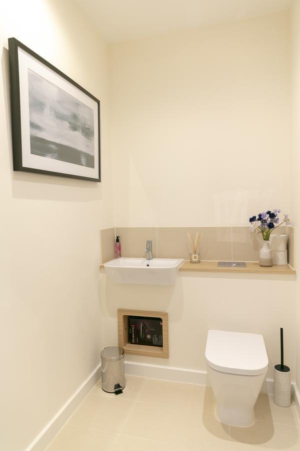 Modern & Exquisite Trumpington Townhouse With Parking & 5 Mins To Papworth Hospital CBG Eksteriør billede
