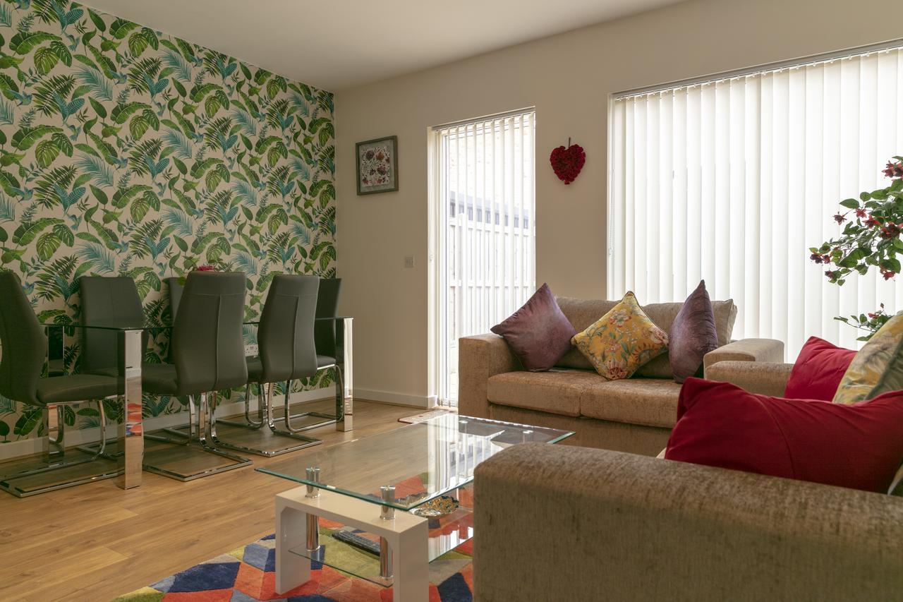 Modern & Exquisite Trumpington Townhouse With Parking & 5 Mins To Papworth Hospital CBG Eksteriør billede