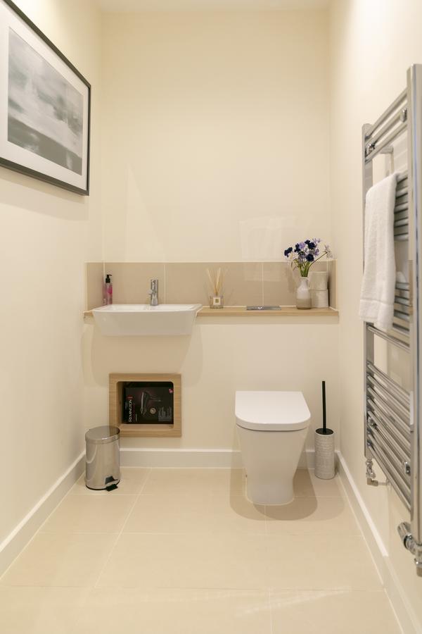 Modern & Exquisite Trumpington Townhouse With Parking & 5 Mins To Papworth Hospital CBG Eksteriør billede