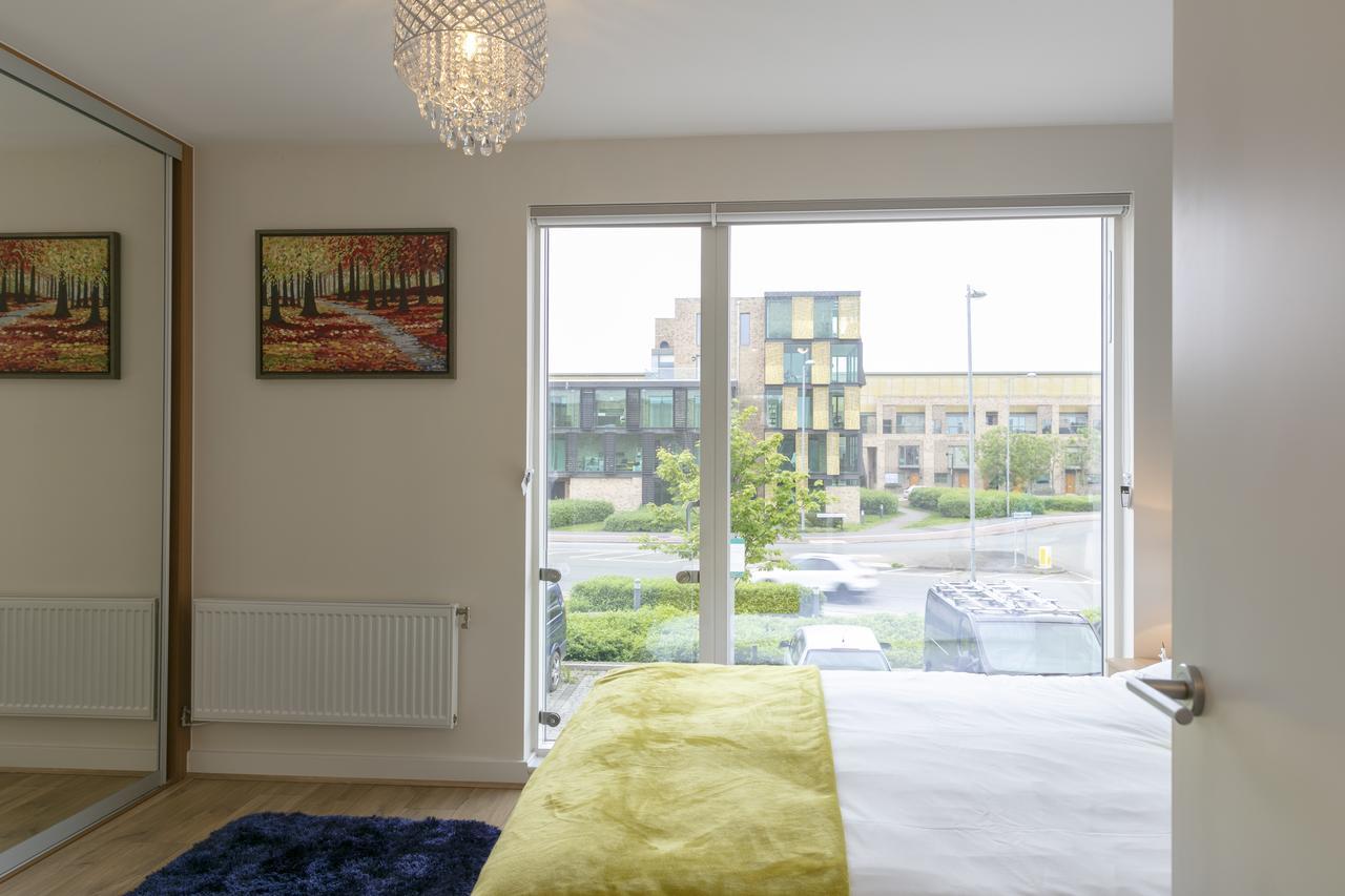 Modern & Exquisite Trumpington Townhouse With Parking & 5 Mins To Papworth Hospital CBG Eksteriør billede