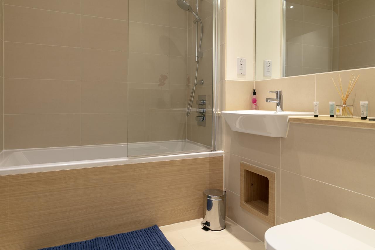 Modern & Exquisite Trumpington Townhouse With Parking & 5 Mins To Papworth Hospital CBG Eksteriør billede