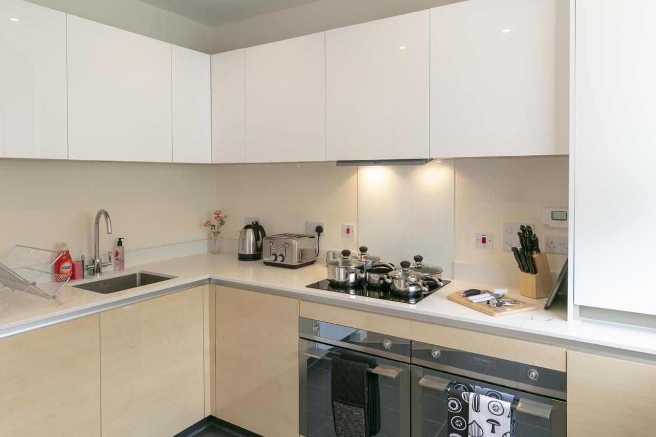 Modern & Exquisite Trumpington Townhouse With Parking & 5 Mins To Papworth Hospital CBG Eksteriør billede