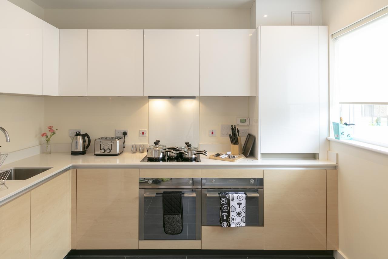 Modern & Exquisite Trumpington Townhouse With Parking & 5 Mins To Papworth Hospital CBG Eksteriør billede
